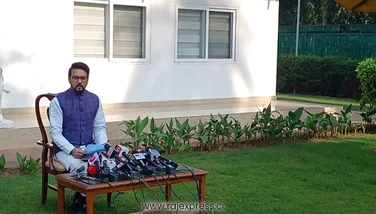 केंद्रीय मंत्री अनुराग ठाकुर ने आरोप लगाया कि कांग्रेस 'टुकड़े-टुकड़े' मानसिकता को बढ़ावा दे रही है.